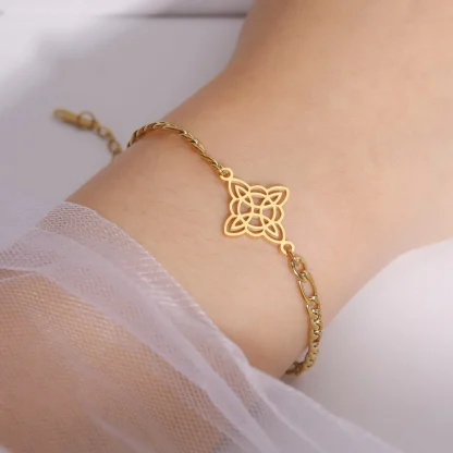 Witch Knot Chain Bracelet - Image 3